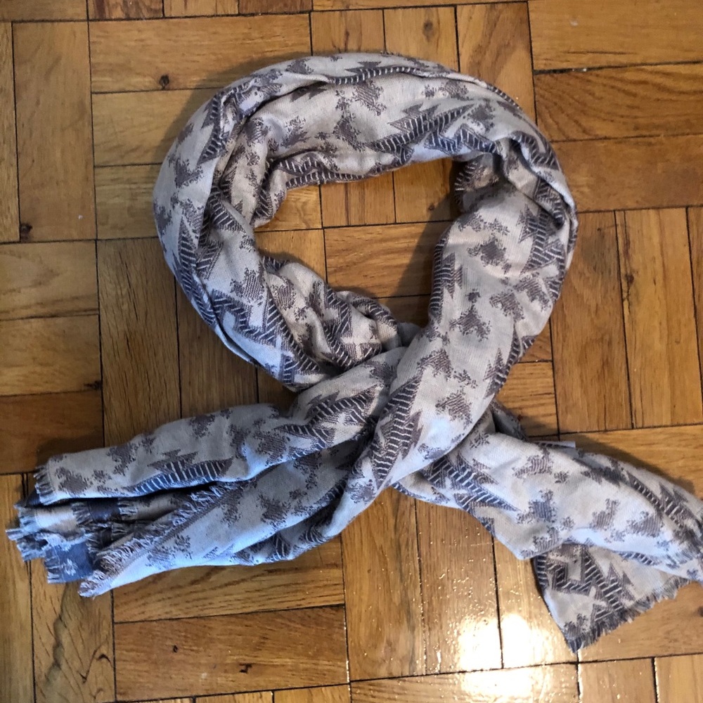 Casual geometric woven scarf